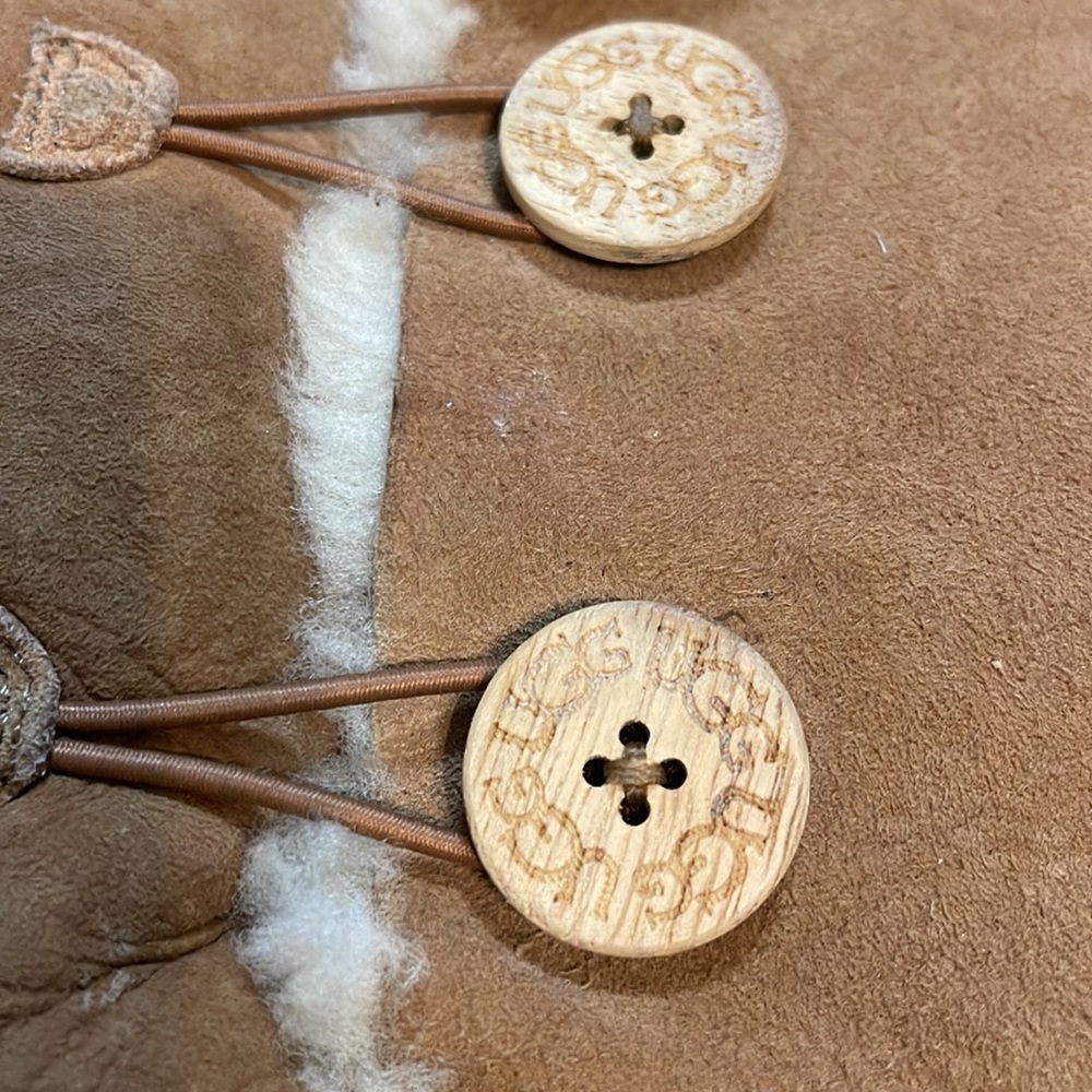 Ugg Bailey Triple Button Boot Very Comfy Size 8 - image 3